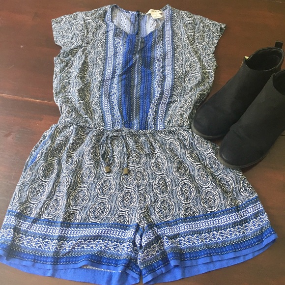 Pretty romper by Artisan NY - Picture 1 of 7